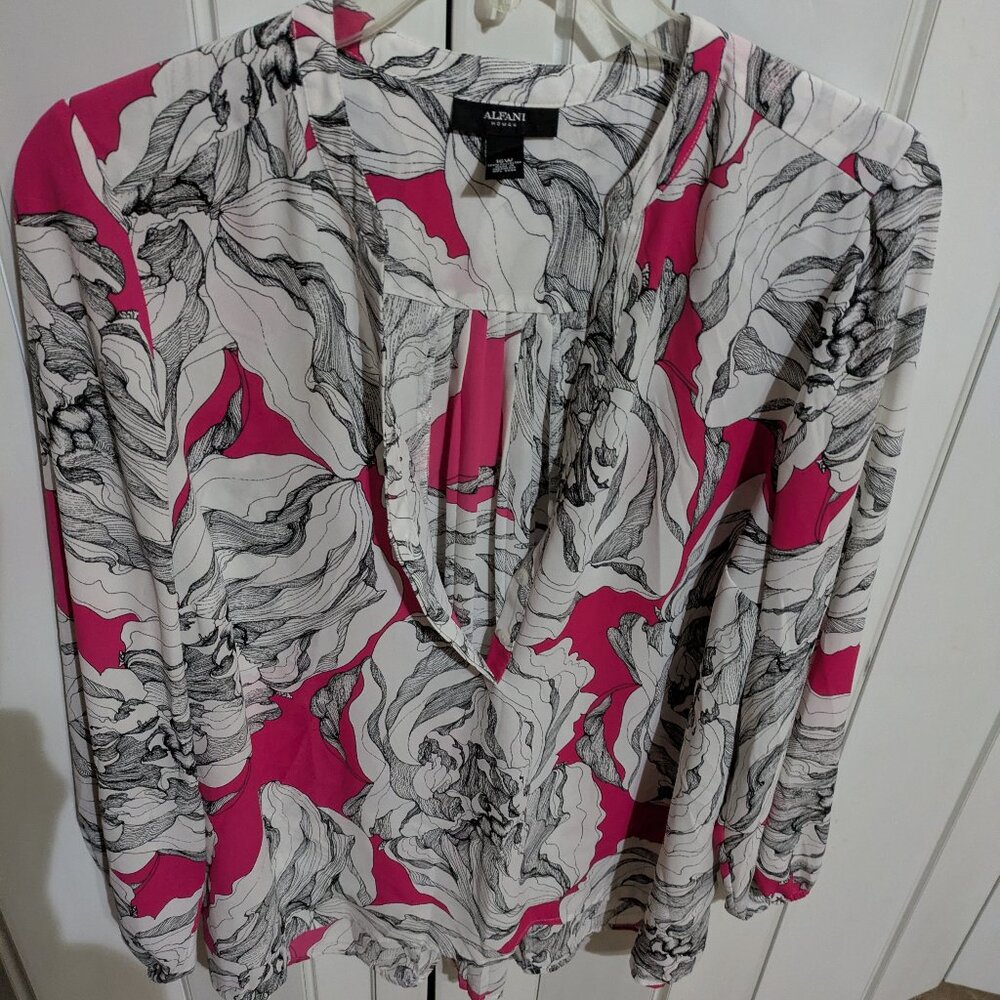 ~Beautiful ALFANI Blouse